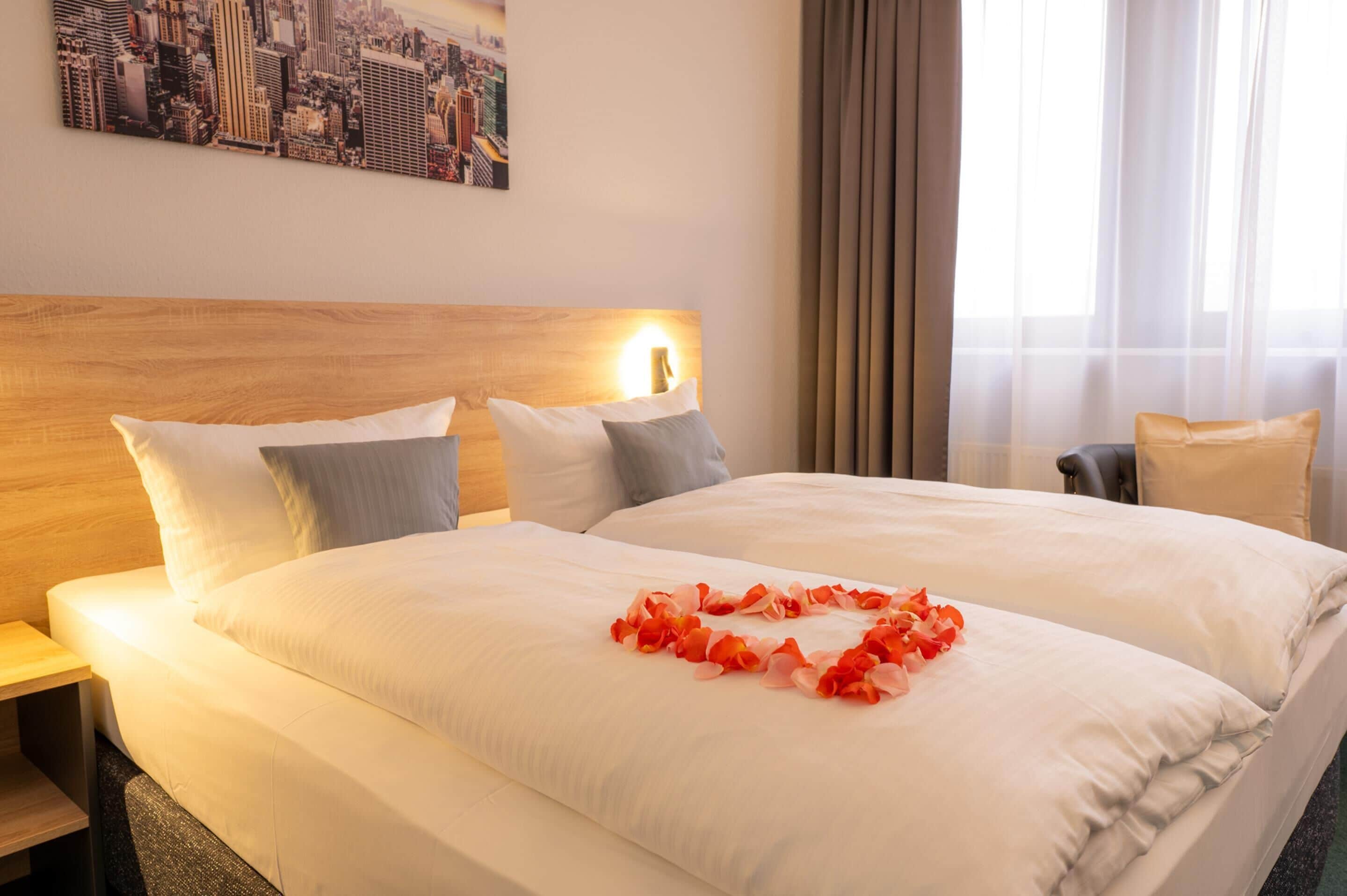 Quarto standard, 1 cama Queen | Roupas de cama antialérgicas, edredons de pluma