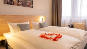 Quarto standard, 1 cama Queen | Roupas de cama antialérgicas, edredons de pluma