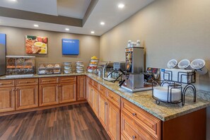 Buffet déjeuner gratuit tous les jours