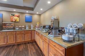 Buffet déjeuner gratuit tous les jours