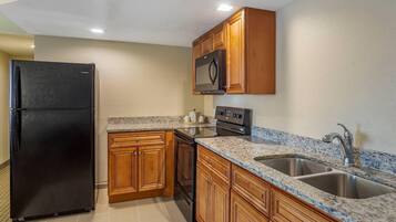 高級寢具、房內夾萬、書桌、手提電腦工作空間