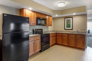 Efficiency, Suite, Multiple Beds, Non Smoking | Premium bedding, in-room safe, desk, laptop workspace