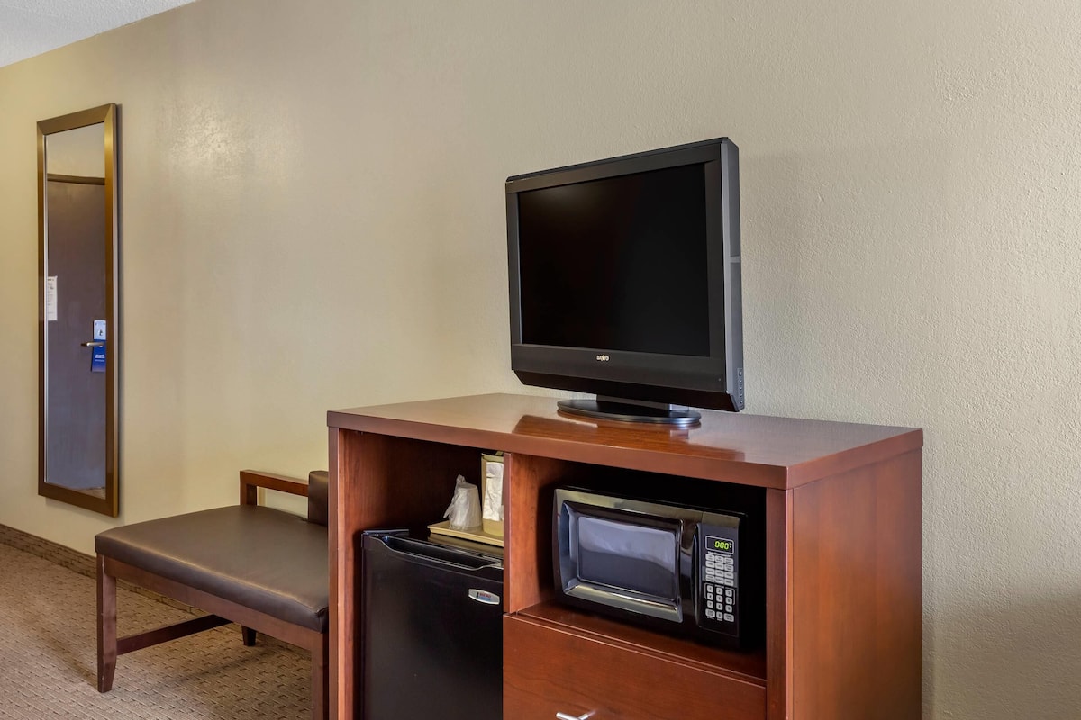 Room, 2 Queen Beds, Non Smoking | Premium bedding, in-room safe, desk, laptop workspace