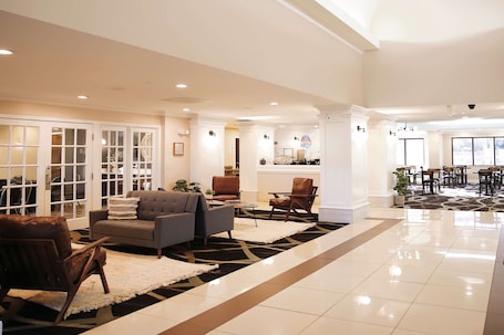 Lobby. Baymont by Wyndham Jackson/Ridgeland