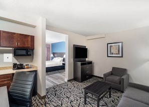 Studio Suite, 1 King Bed, Non Smoking | Individually furnished, desk, blackout drapes, iron/ironing board