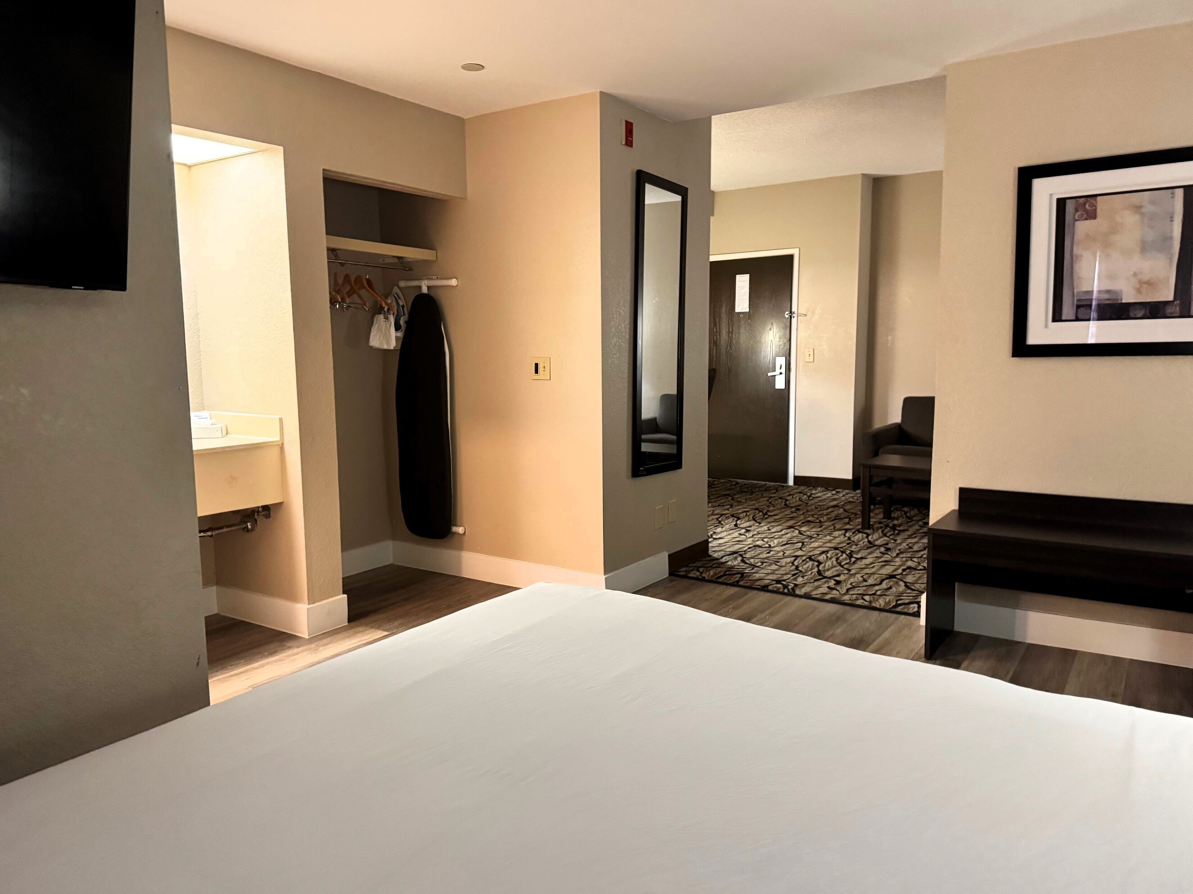 Studio Suite, 1 King Bed, Non Smoking | Individually furnished, desk, blackout curtains, iron/ironing board