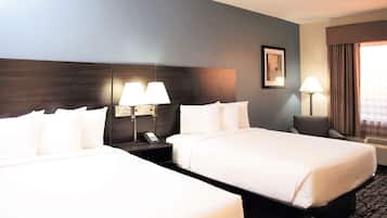 Muebles diferentes, escritorio y cortinas blackout
