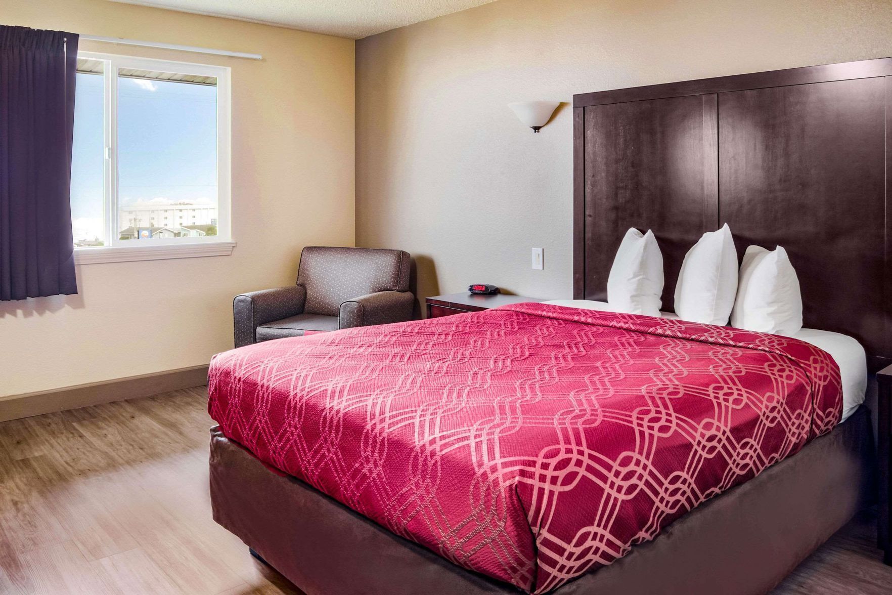 Desk, free WiFi, bed sheets