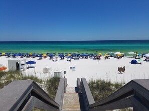 Private beach nearby, white sand, beach towels - Embassy Suites by Hilton Destin Miramar Beach (Miramar Beach)