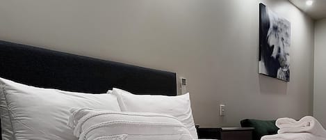 Allergikerbettwaren, Schreibtisch, schallisolierte Zimmer