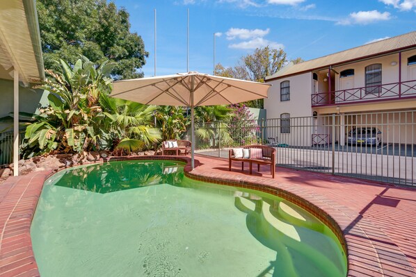 Outdoor pool, open 8:00 AM to 10:00 PM, sun loungers - Prince of Wales Wagga (Wagga Wagga)