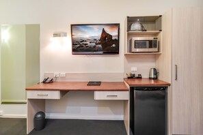 Suite de lujo, 1 cama King size, balcón | 1 habitación, ropa de cama hipoalergénica, escritorio y insonorización 