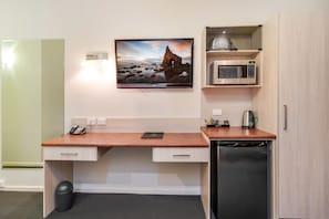 Suite luxueuse, 1 très grand lit, balcon | Literie hypoallergénique, bureau, système d’insonorisation