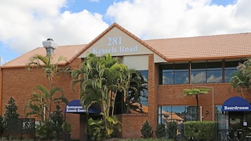A building with a sign reading '281 Kessels Road' and two entrance signs for 'Restaurant Kessels Room' and 'Boardroom'.