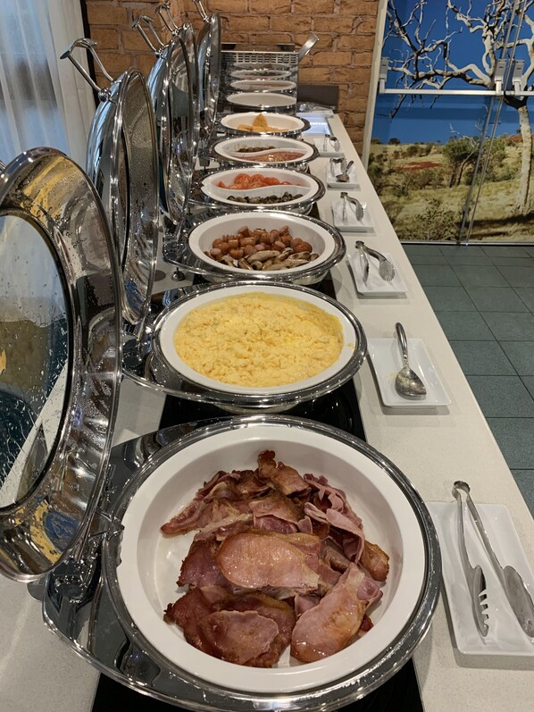 Daily buffet breakfast for a fee