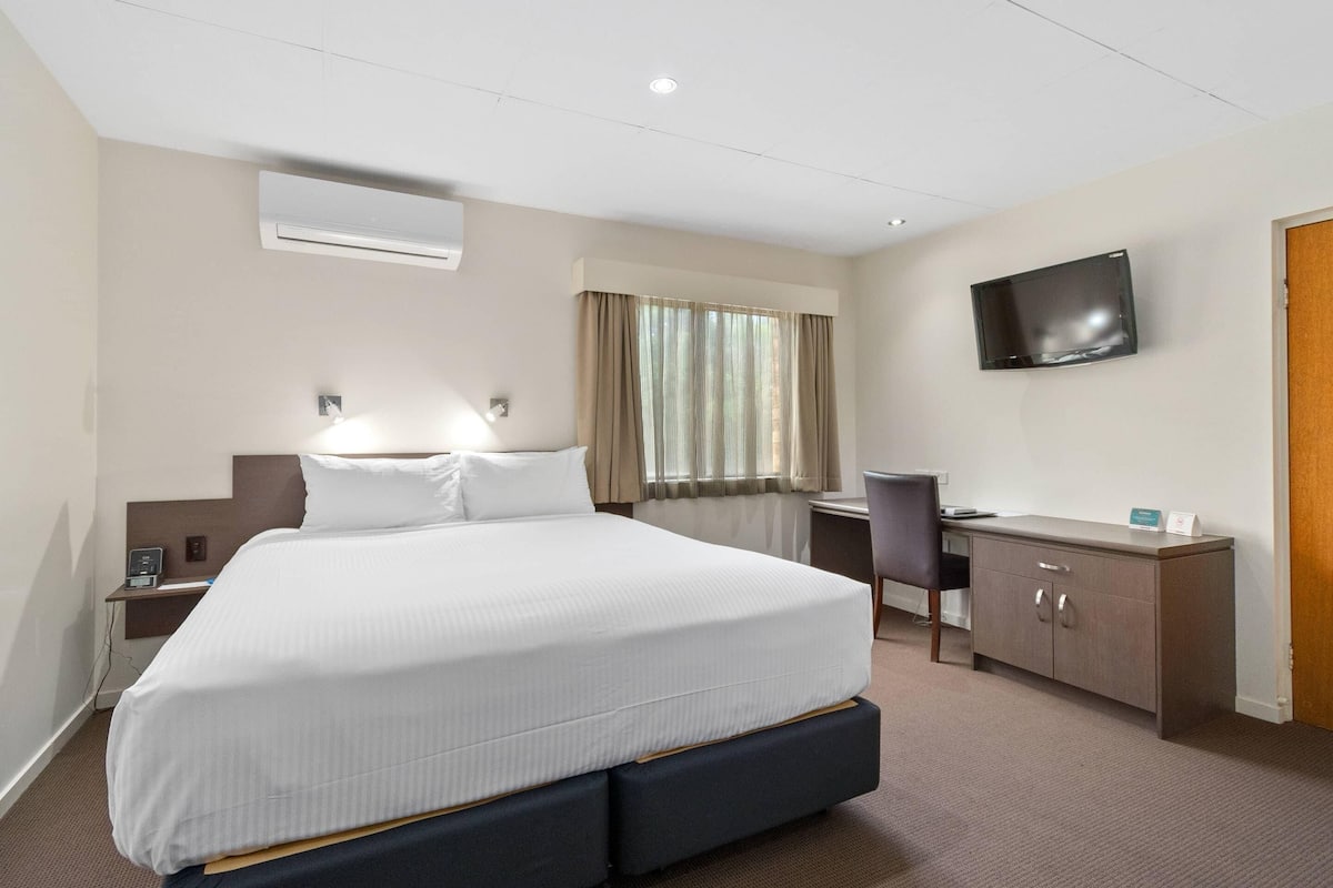 Deluxe Room, 1 Queen Bed