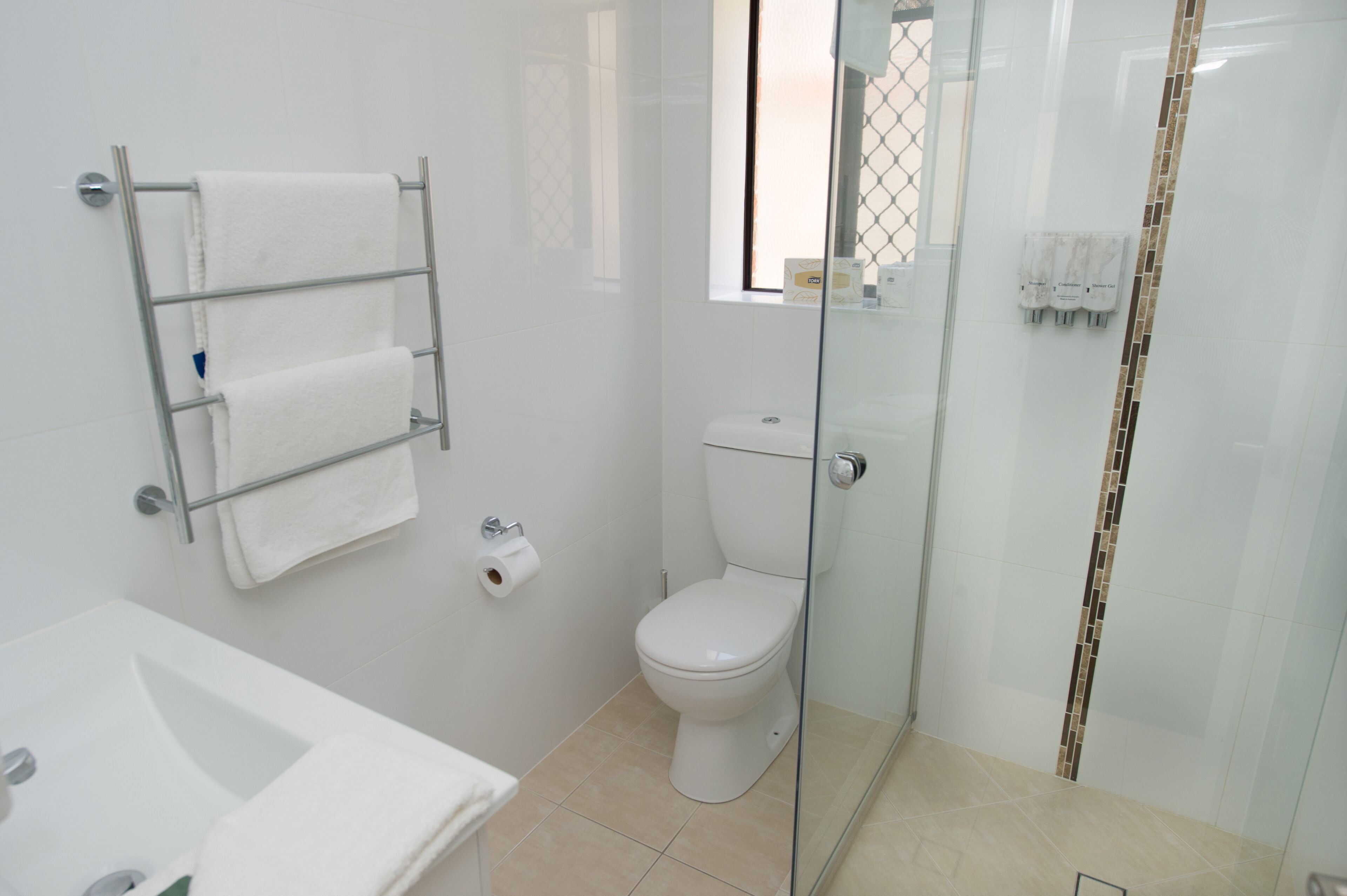 villa, 3 bedrooms | bathroom | shower, designer toiletries, hair dryer, towels