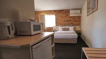 Habitación estándar, 1 cama de matrimonio, no fumadores | Servicio de la habitación