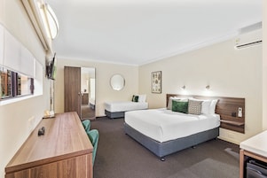 Deluxe Twin Room | Premium bedding, pillowtop beds, blackout drapes, soundproofing