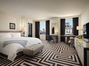 ห้องแกรนด์, เตียงคิงไซส์ 1 เตียง (Premier) | 1 ห้องนอน, เครื่องนอนระดับพรีเมียม, ผ้านวมขนเป็ด, เตียงเมมโมรีโฟม