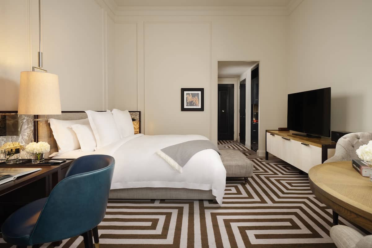 1 bedroom, premium bedding, down comforters, memory foam beds