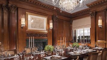 2 restaurants, breakfast, lunch, dinner served; British cuisine