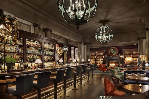 2 bares o lounges