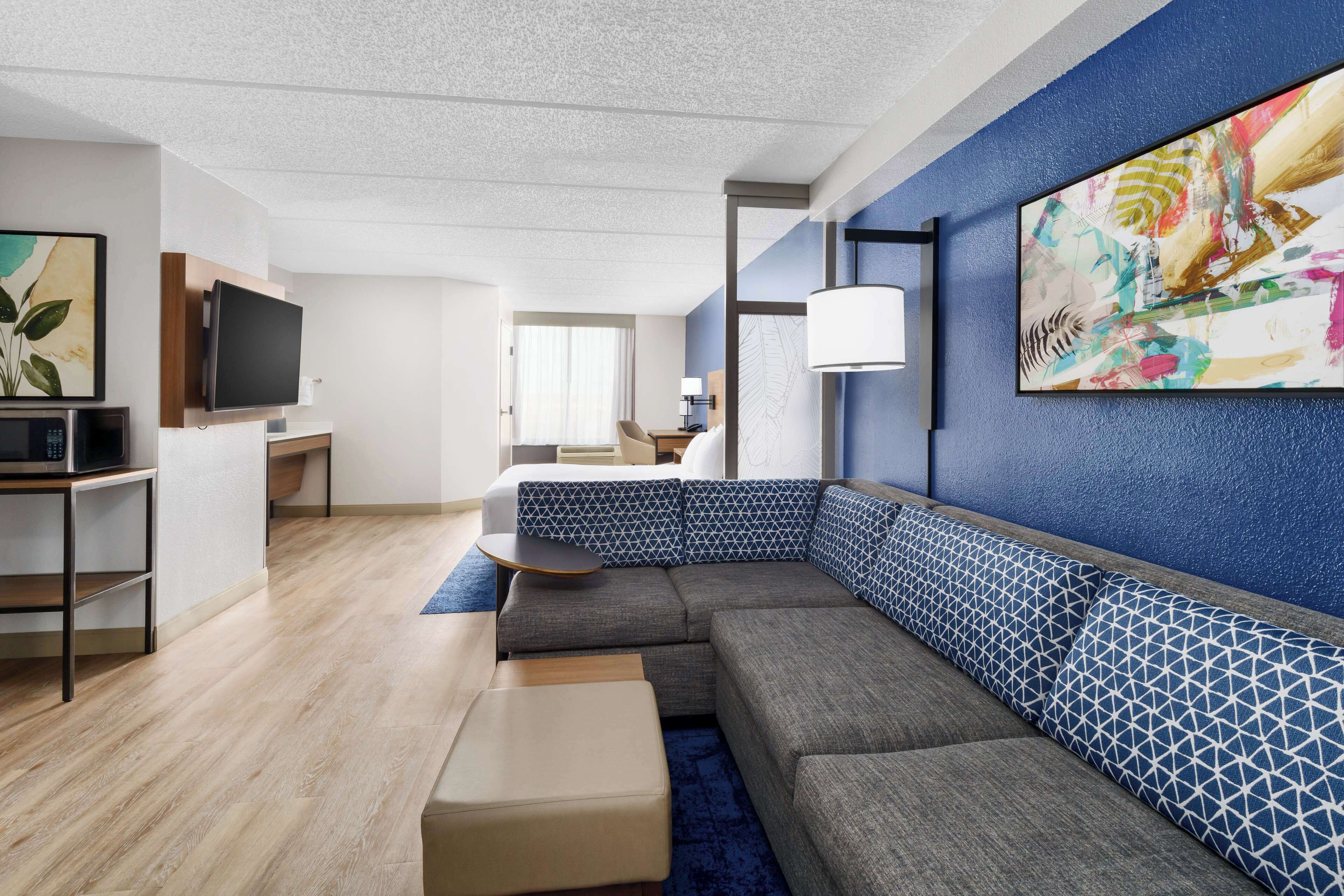 Premium bedding, down comforters, in-room safe, desk