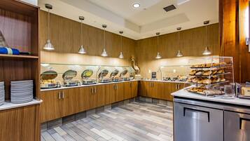 Desayuno buffet todos los días (con cargo)