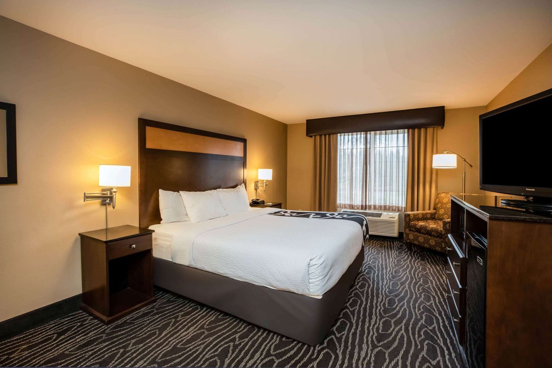 Premium bedding, pillowtop beds, desk, laptop workspace