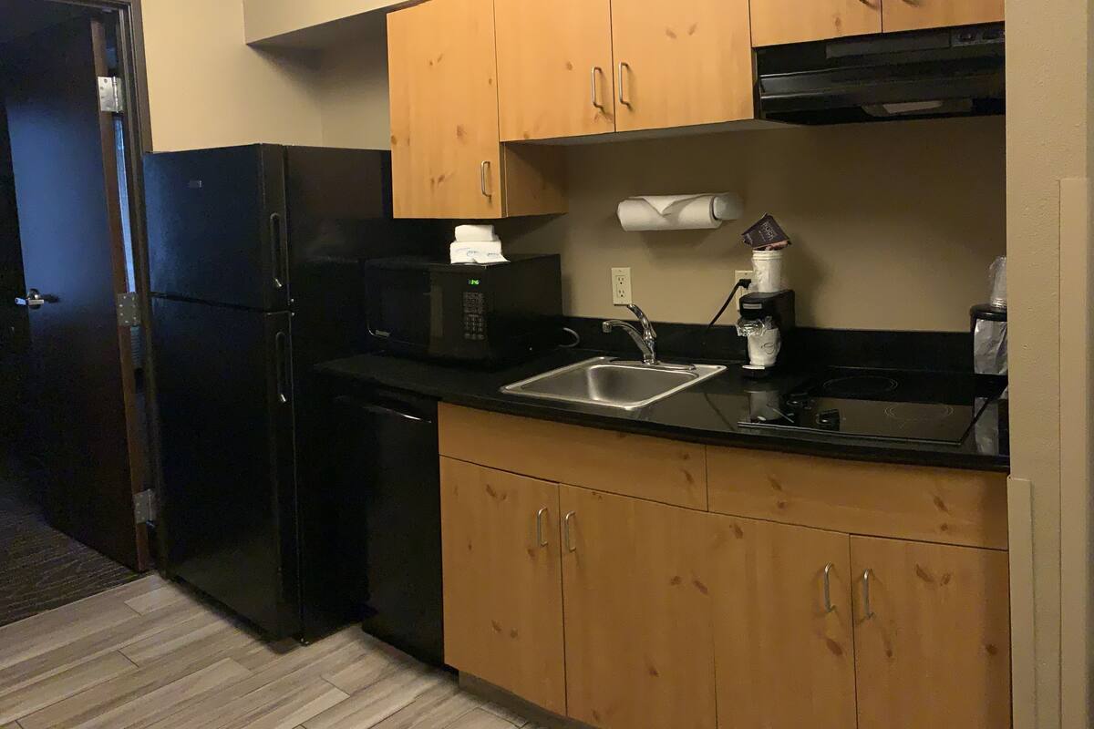 fridge, microwave, dishwasher, coffee/tea maker