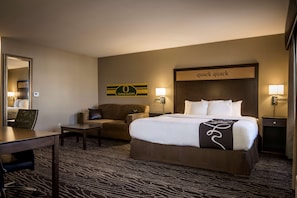 Suíte estúdio luxo, 1 cama King, para não fumantes | 1 quarto, roupas de cama premium, camas com colchões pillow-top