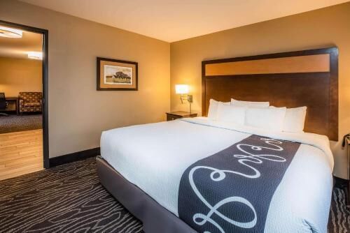 Premium bedding, pillowtop beds, desk, laptop workspace