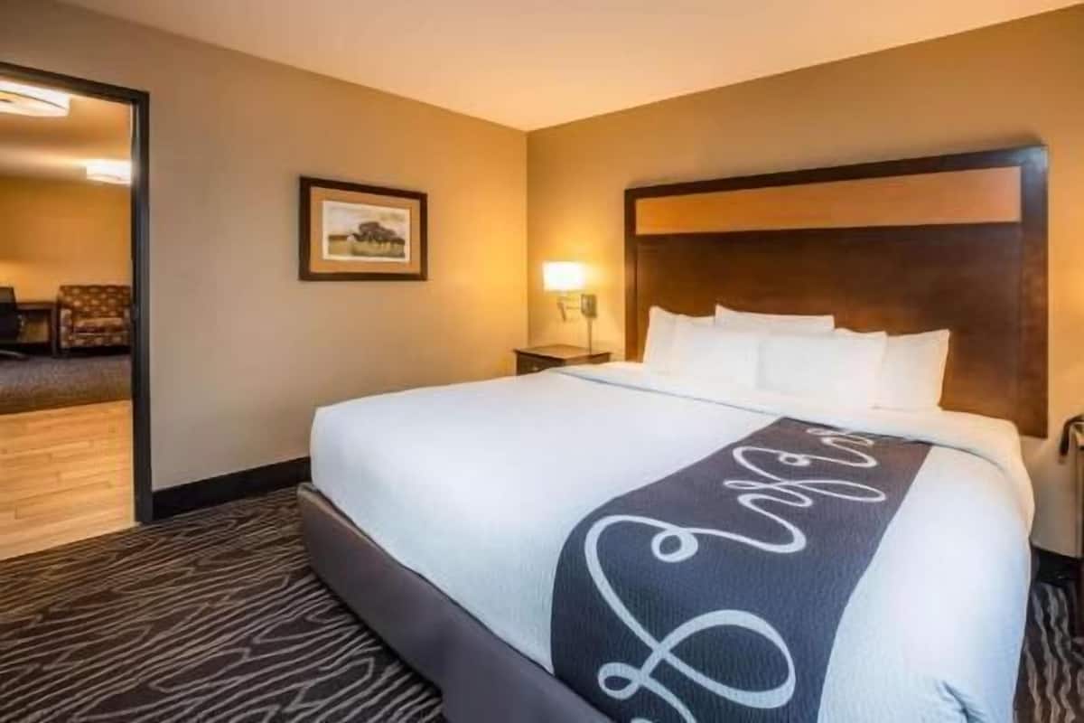 Premium bedding, pillowtop beds, desk, laptop workspace