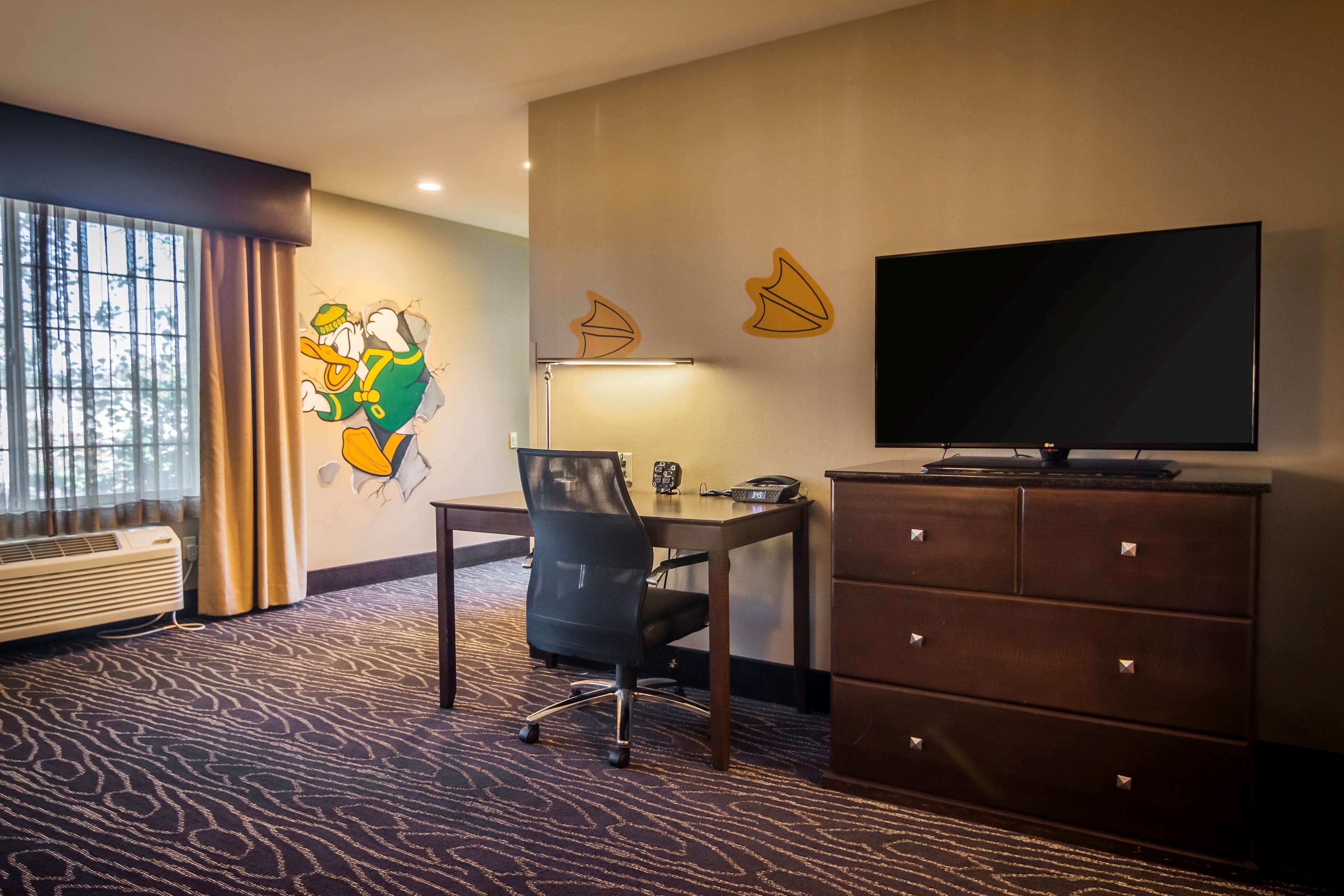 deluxe studio suite, 1 king bed, non smoking | 1 bedroom, premium bedding, pillow-top beds, desk