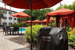 BBQ/picnic area - Hawthorn Extended Stay by Wyndham Naples (Naples)