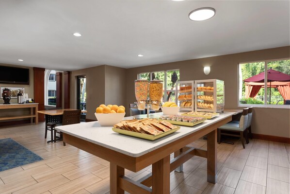 Free daily buffet breakfast 