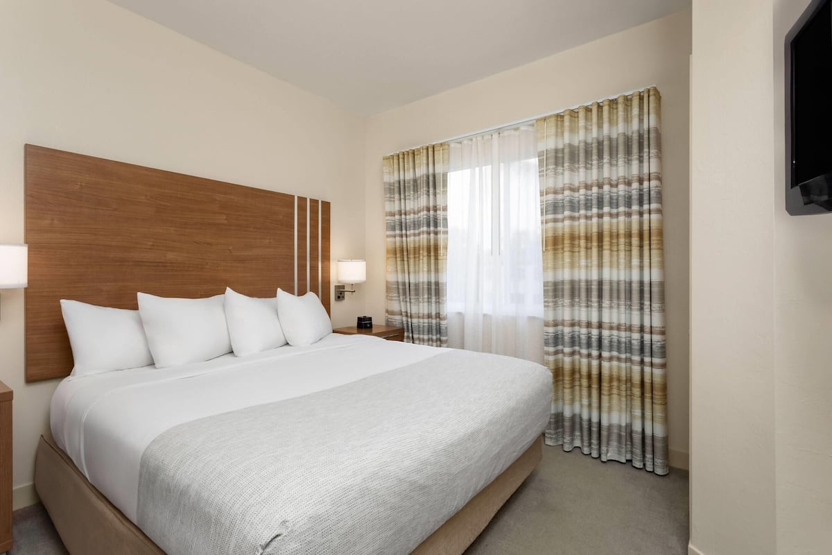 1 bedroom, hypo-allergenic bedding, pillow-top beds, in-room safe