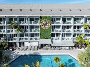  The Garden Hotel & Resort 