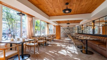 Frokost, lunsj og middag serveres, middelhavsretter