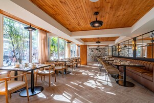Café da manhã, almoço e jantar