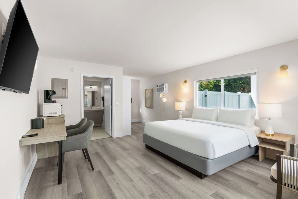 高級寢具、舒適加層、客房內保險箱、書桌