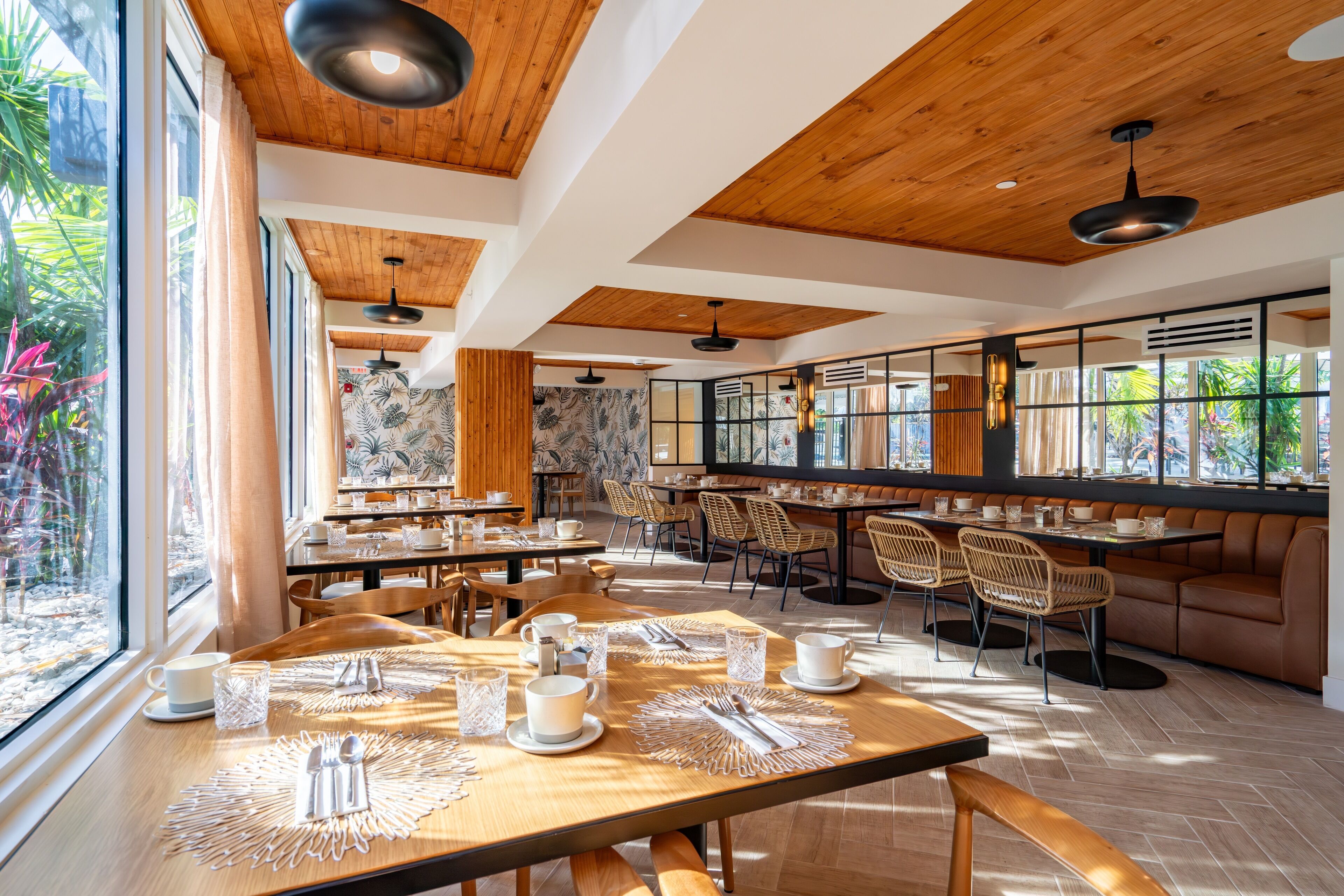 Breakfast, lunch, dinner served; Mediterranean cuisine 