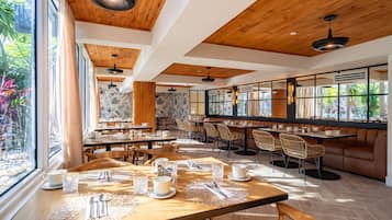 Breakfast, lunch, dinner served; Mediterranean cuisine