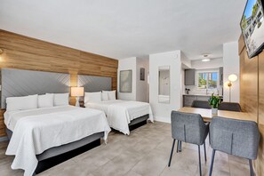 Quarto premium, 2 camas de casal, cozinha | 2 quartos, roupas de cama premium, camas com colchões pillow-top