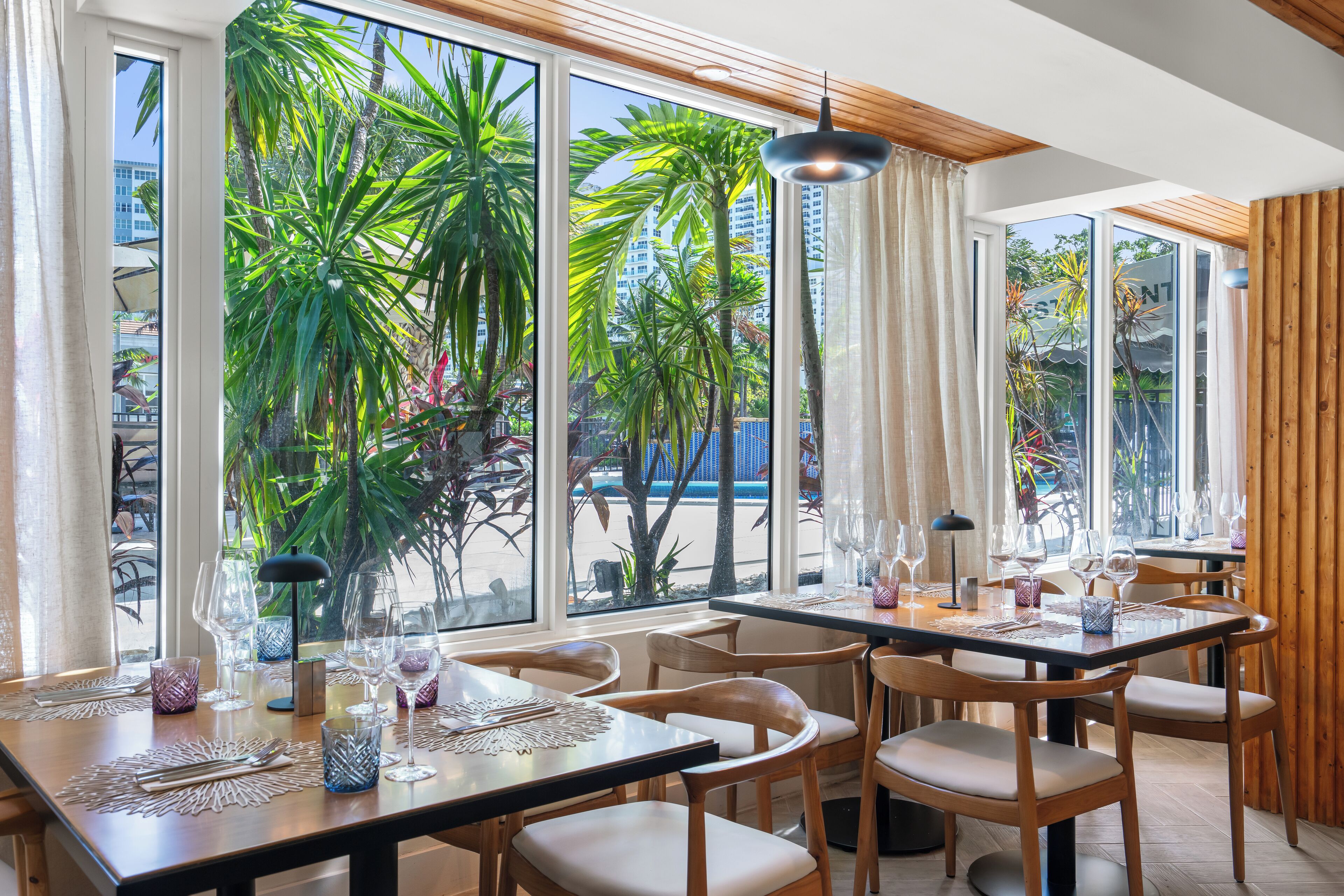 Breakfast, lunch, dinner served; Mediterranean cuisine 