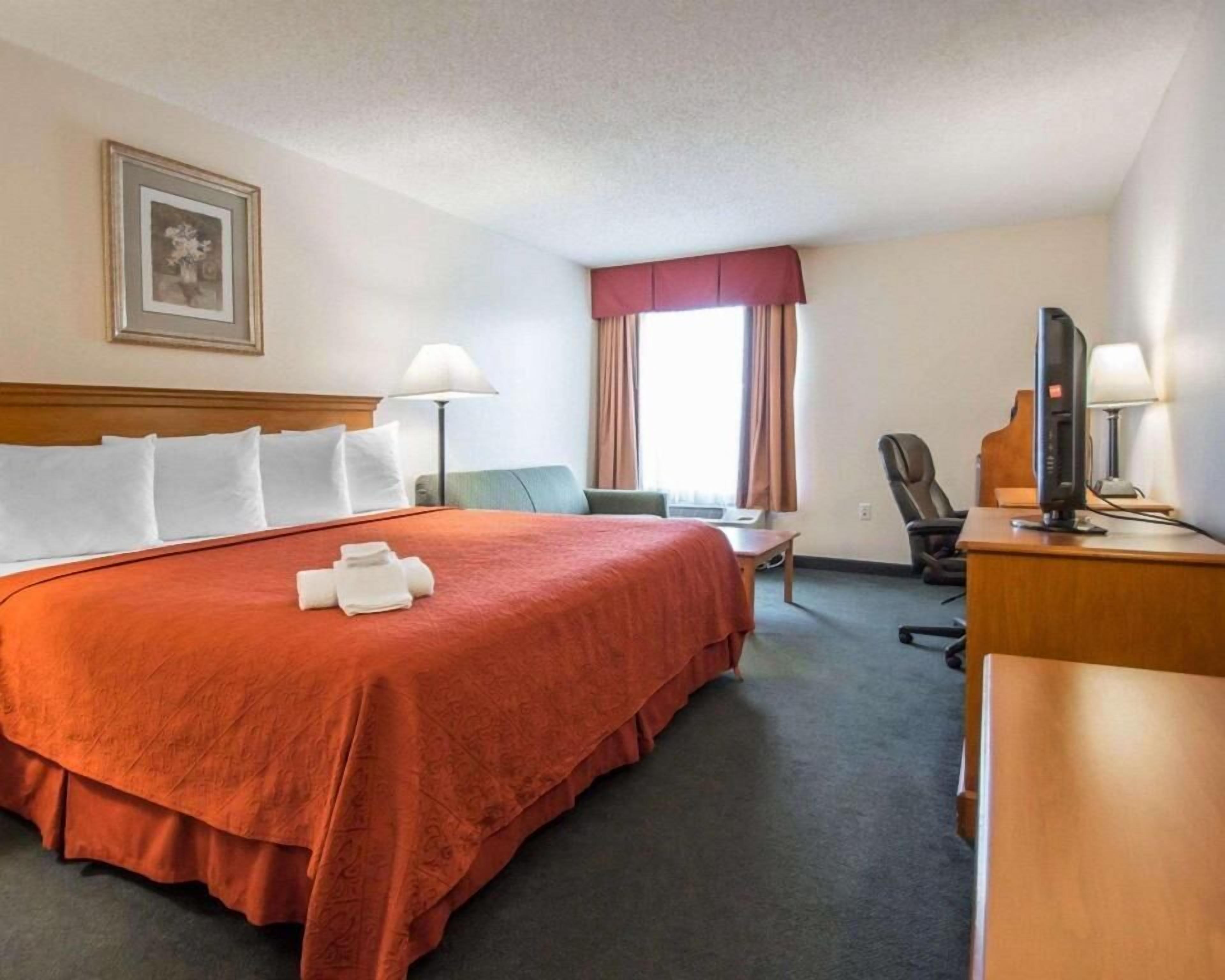 Desk, laptop workspace, iron/ironing board, rollaway beds
