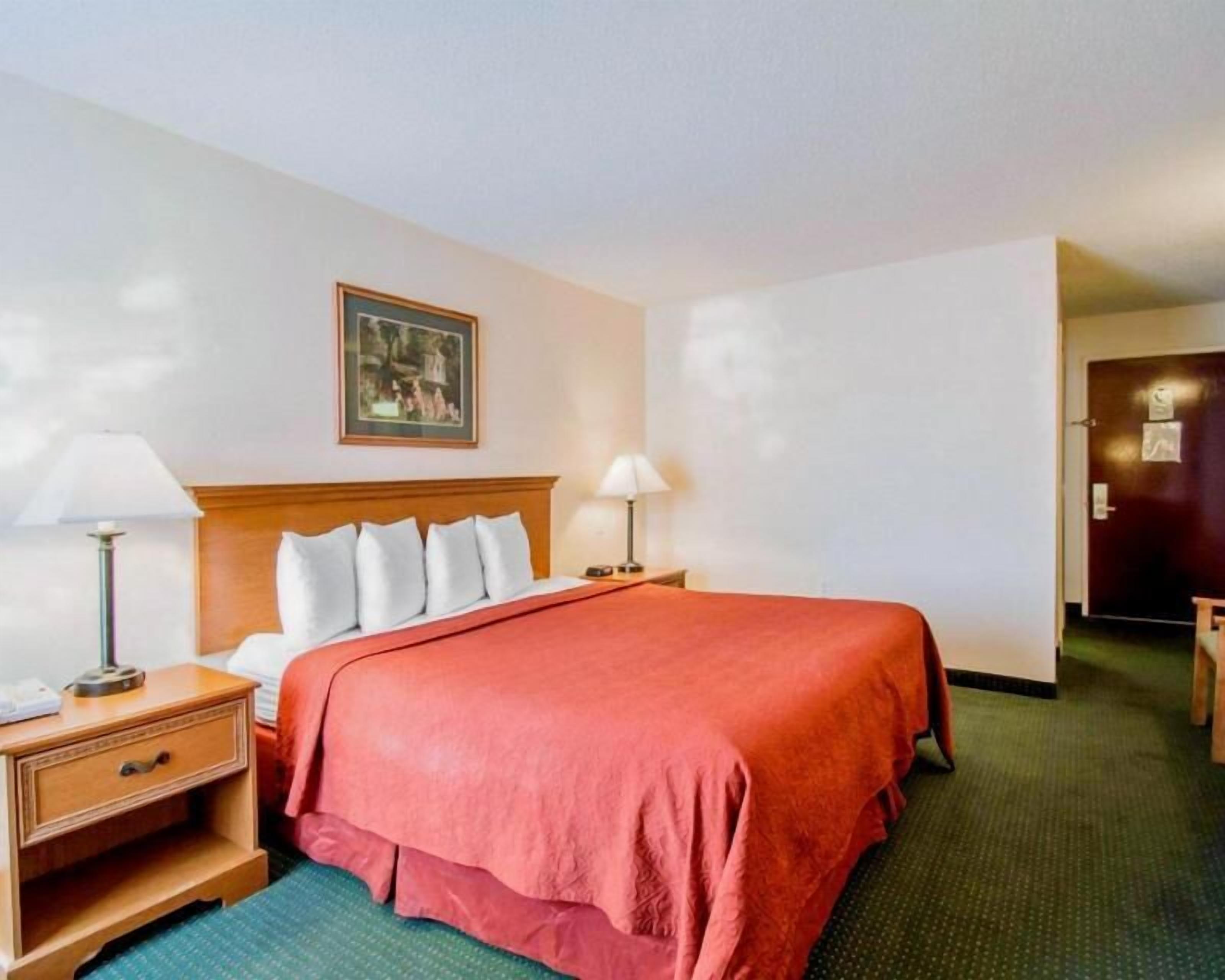 Desk, laptop workspace, iron/ironing board, rollaway beds