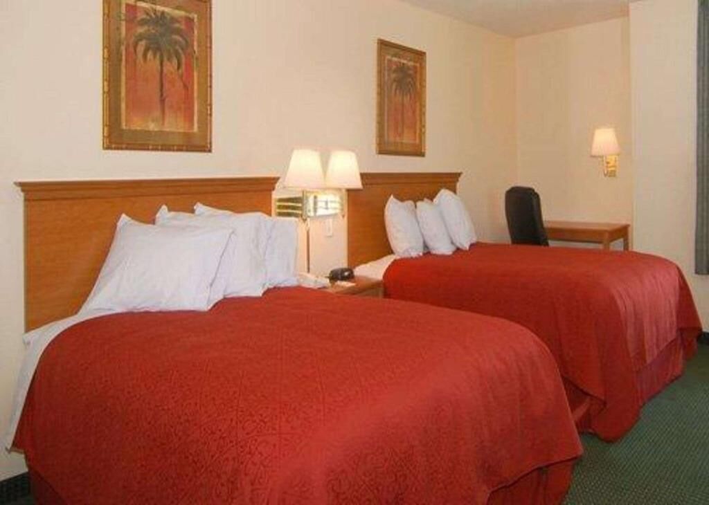 Desk, laptop workspace, iron/ironing board, rollaway beds