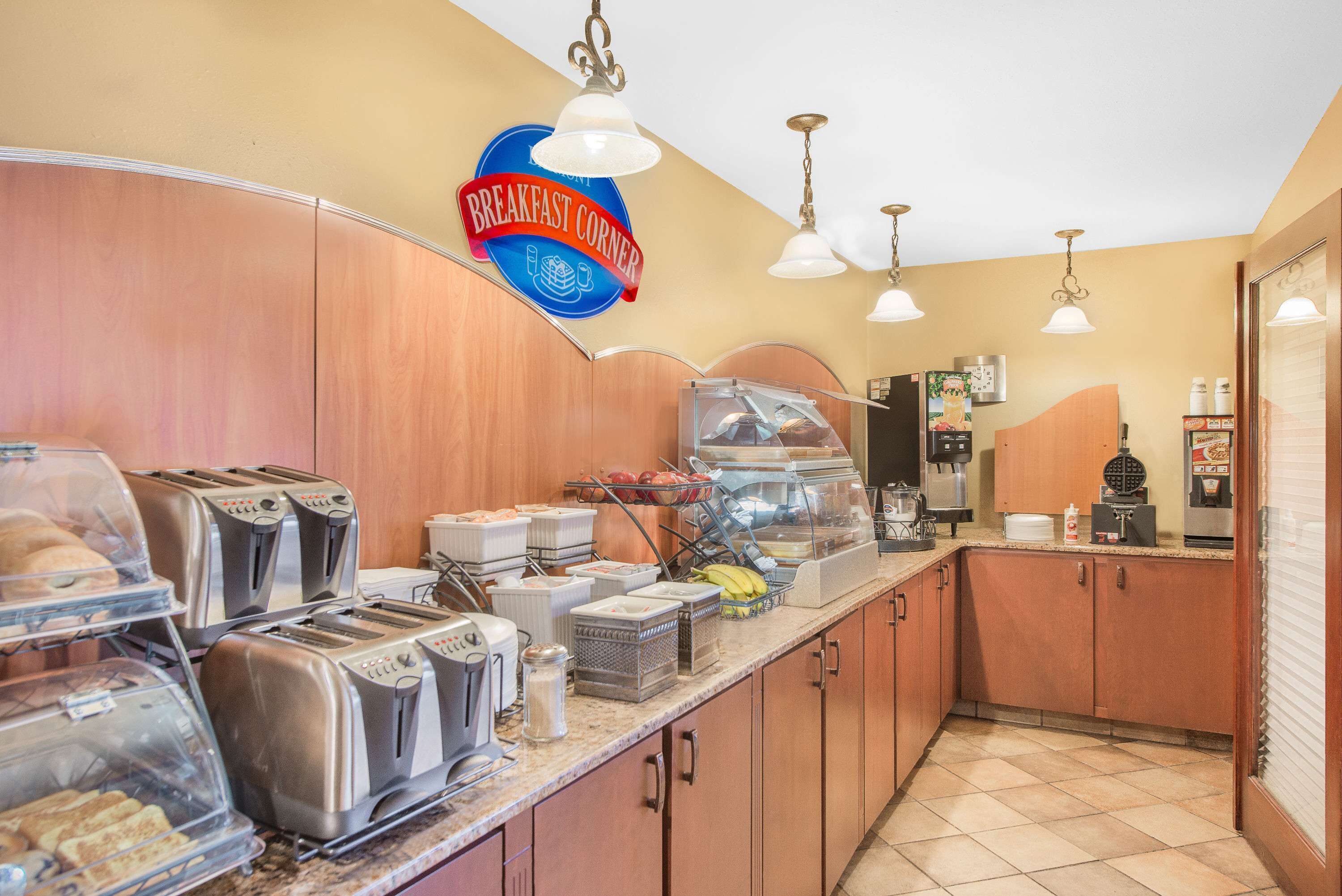 free daily full breakfast